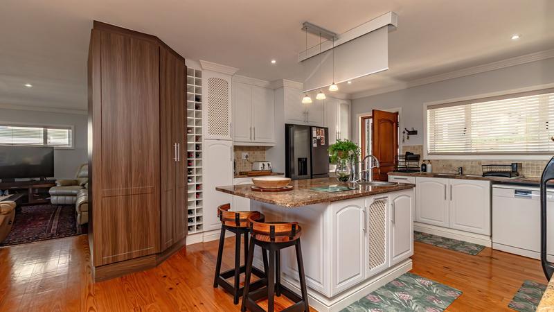 5 Bedroom Property for Sale in Southern Cross Western Cape